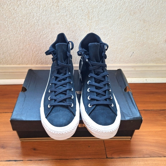 Converse - Picture 2 of 5